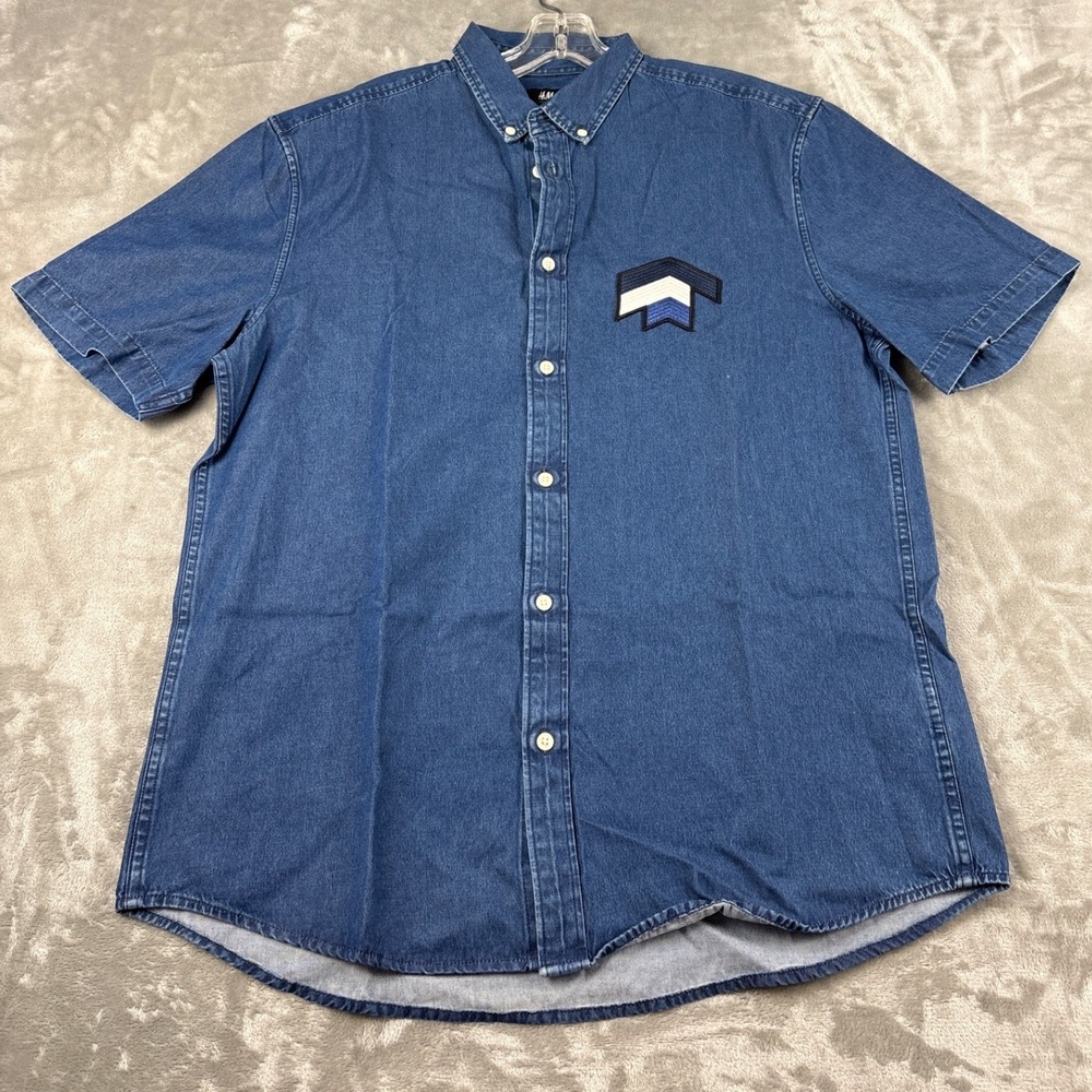 HM Mens Blue Denim Short Sleeve Button Down Shirt Chevron Patch Large